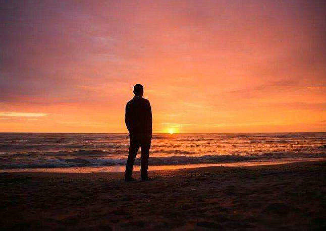 生活中一切顺利。生活中有些道路并不孤单,但您必须独自行走。