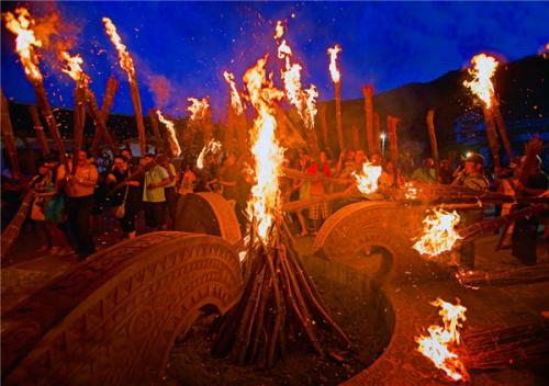 火炬节彝族人的祝福