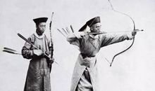 武大郎攀杠子歇后语