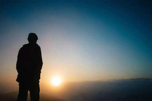 这是不值得的，努力尝试，不要后悔失去