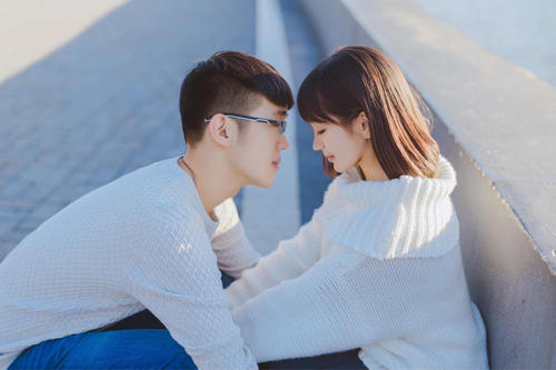 赞美女性自信心的句子