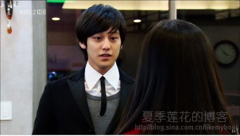 男人在花上的经典线条