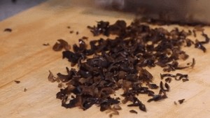 树上的蚂蚁寓言