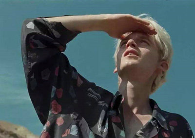 您还年轻，不谋生；来世有数百万种可能性