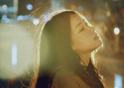 我的爱一路撞墙，跌倒，甚至陷入漩涡中