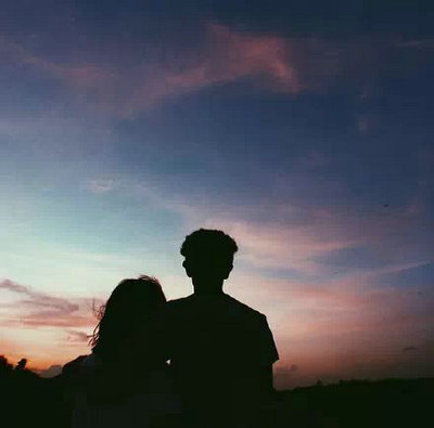 爱情会让人们忘记时间,只沉浸在您的世界中,两个人一生1