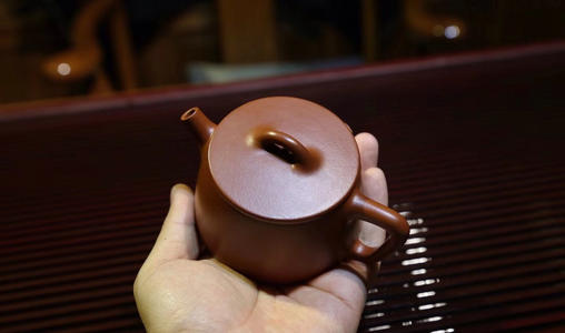 在茶壶里煮饺子