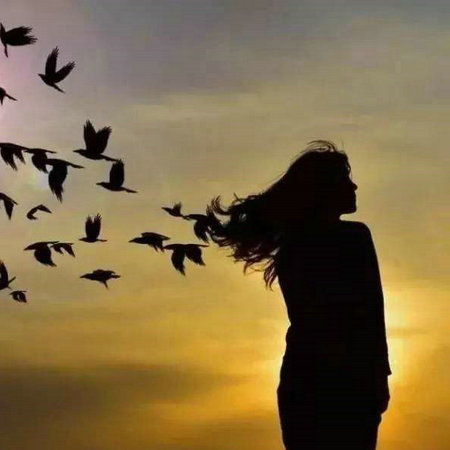 强迫自己变得坚强，乐观，每天充满活力