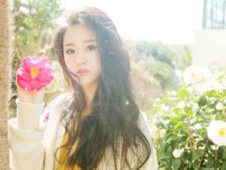 写一个关于男学生的外表的句子