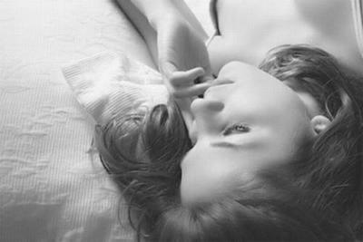 让我们谈谈孤独和悲伤的句子:我曾经很孤独,但偶尔想拥抱我1