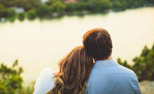 关于爱的哲学句子,关于爱的哲学句子是辉煌的