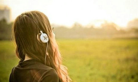 没有人的生活很轻松，忍耐过去了