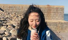 悲观之人于全世界冷漠，乐观之人于全世界温情