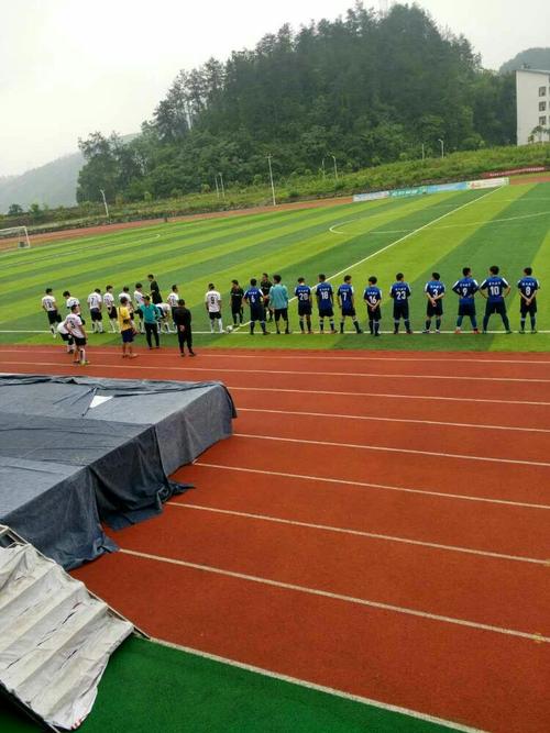 描述足球比赛的一段