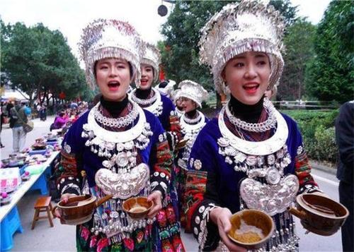 新年的敬酒和祝福领袖