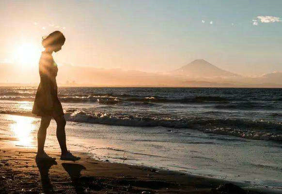 关于人的最温柔的事情是,无论他们有多痛苦,他们只会选择忍受它。