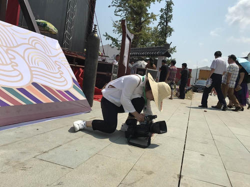 描述默默奉献的经文