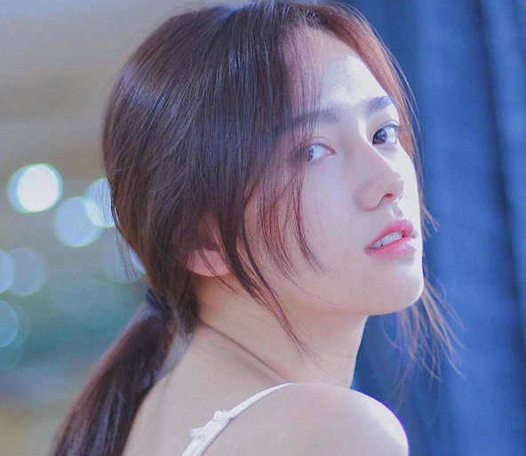 我的心因你而冻结，希望当你再次了解我时，它会融化成温暖的电流。