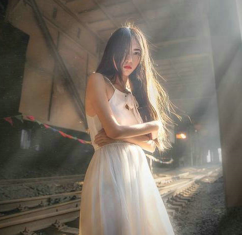 星光和彩虹，但我所爱的不在路上