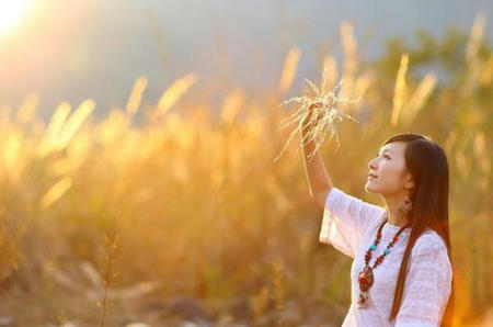 在凄凉的生活中,您必须过着自己的光明生活