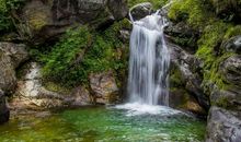 写瀑布的比喻句