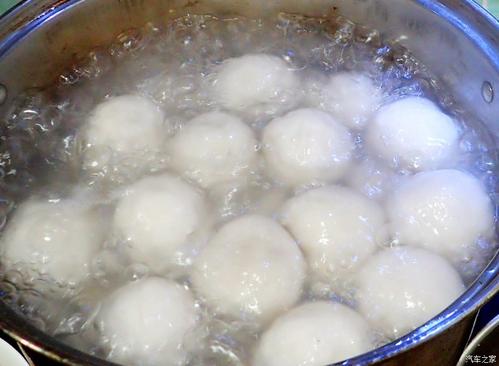 将铁投入粥锅中