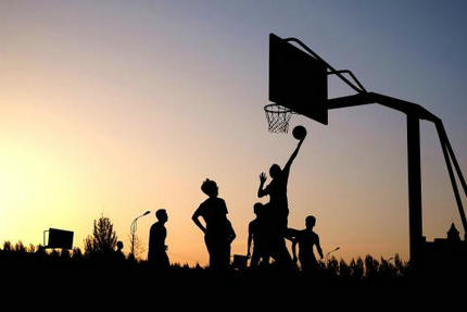 青春之后,我知道青春是什么,直到明白疼痛是什么,我才会感到忧郁。