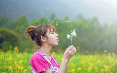 虽然盛开的世界很美，但与您相伴的世界更美