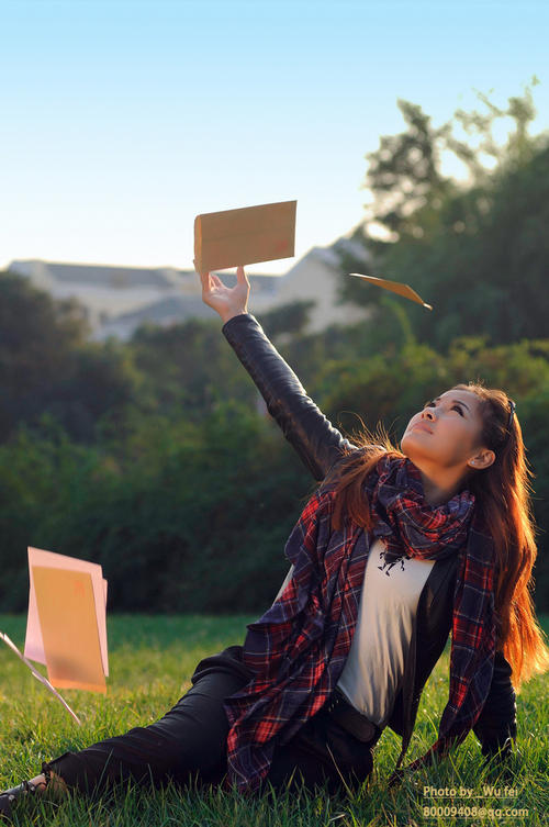 拟人化句子的女孩夏天