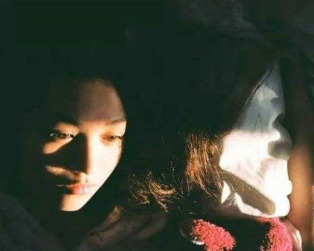 爱情通常很难使生活的两端相遇，所以放弃一些而不放弃