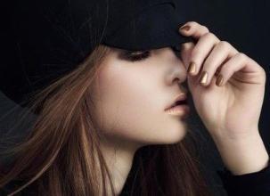 这个女孩是超级拉