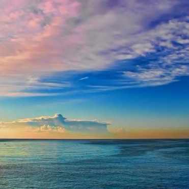 一望无际的大海和天空