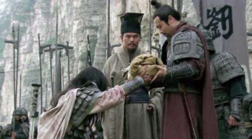 刘备抛出儿子的寓言