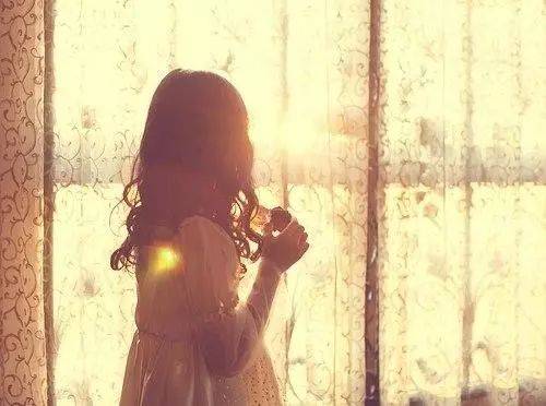 描述中年妇女的句子