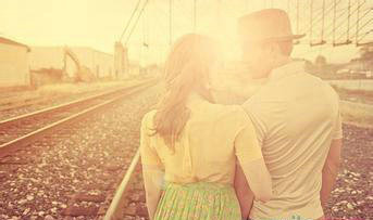 爱情经典句子:爱情的情感线,你我只隔一条线