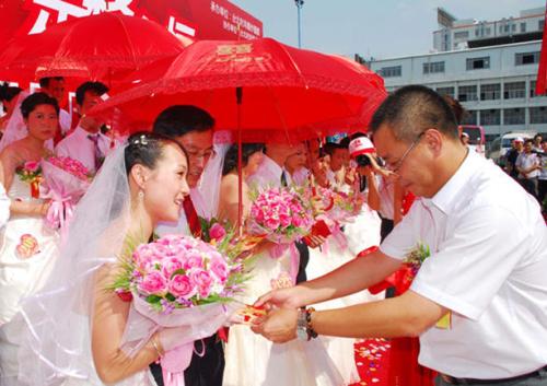 如果领导希望新婚夫妇结婚