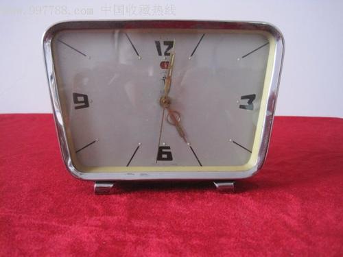 早上闹钟响了,变成了拟人化的句子