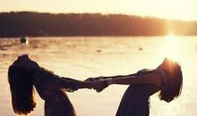 形容闺蜜们在一起很开心的句子 闺蜜在一起开心的短句