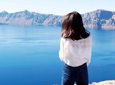 女企业家谈论签约