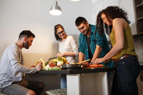 和朋友一起玩的句子和朋友一起玩的句子