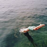 经过一生的奋斗，自信可以改变未来