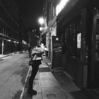 您生活明亮美丽，但您的父母声音低沉