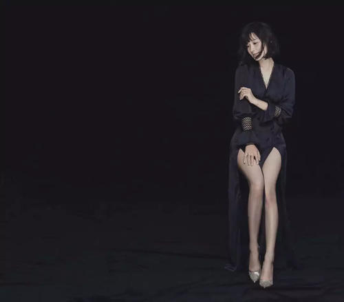 美丽的女人是无情的角色，尤其对自己而言