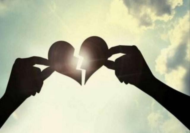 谈论情人节分手，并将句子发送给朋友圈1