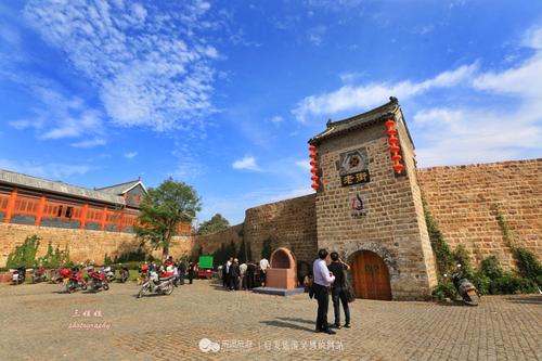 微博上有很多诗意的句子：每个句子都有很长的魅力，乍一看让人喜欢！