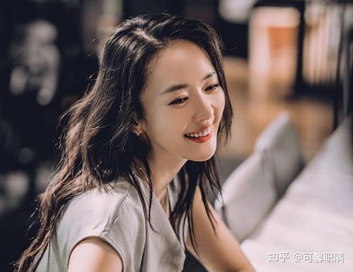 在工作场所,不要因为别人的友善和开朗而看不起你