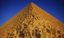 金字塔顶上的蜗牛