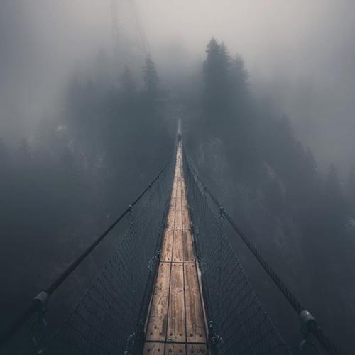 所有的困难只是到达山顶所必须经过的艰难道路