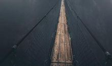 所有的艰难，都只是为了去山顶而必经的上坡路