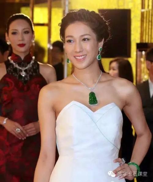 如果享受不应该得到的祝福，就必须忍受不应该得到的艰辛